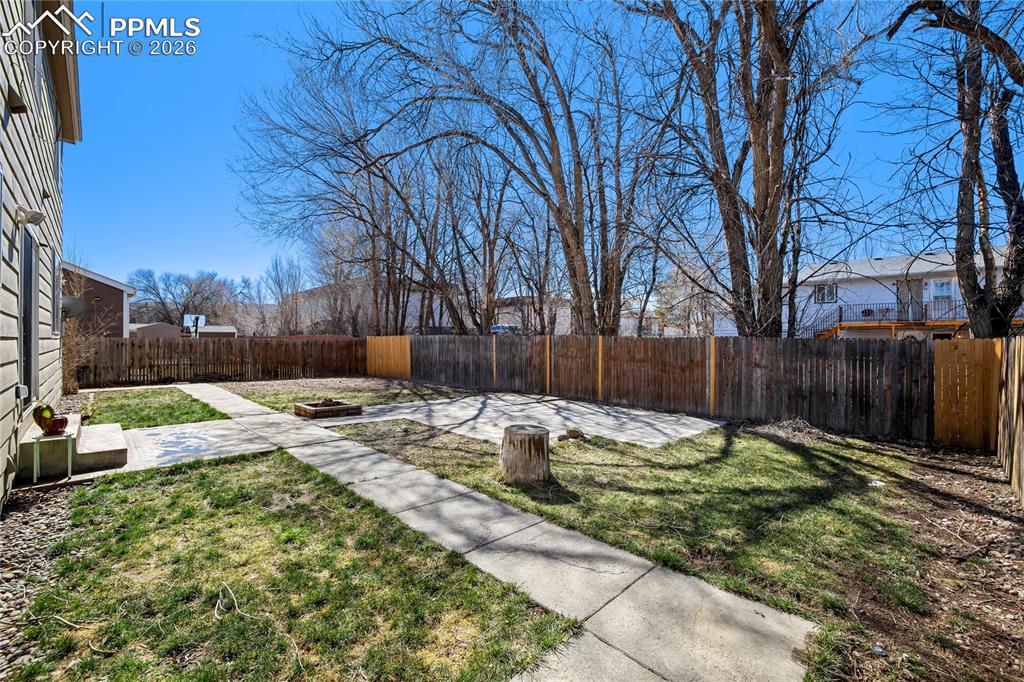 Image 38 of 43: Yard