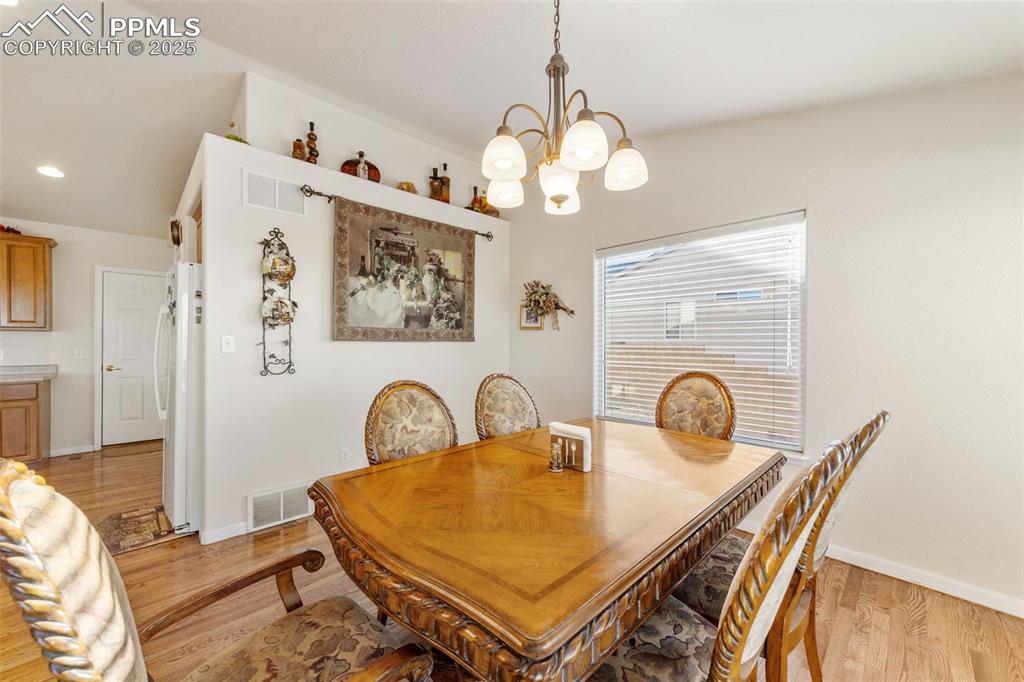 Image 12 of 50: Dining Area