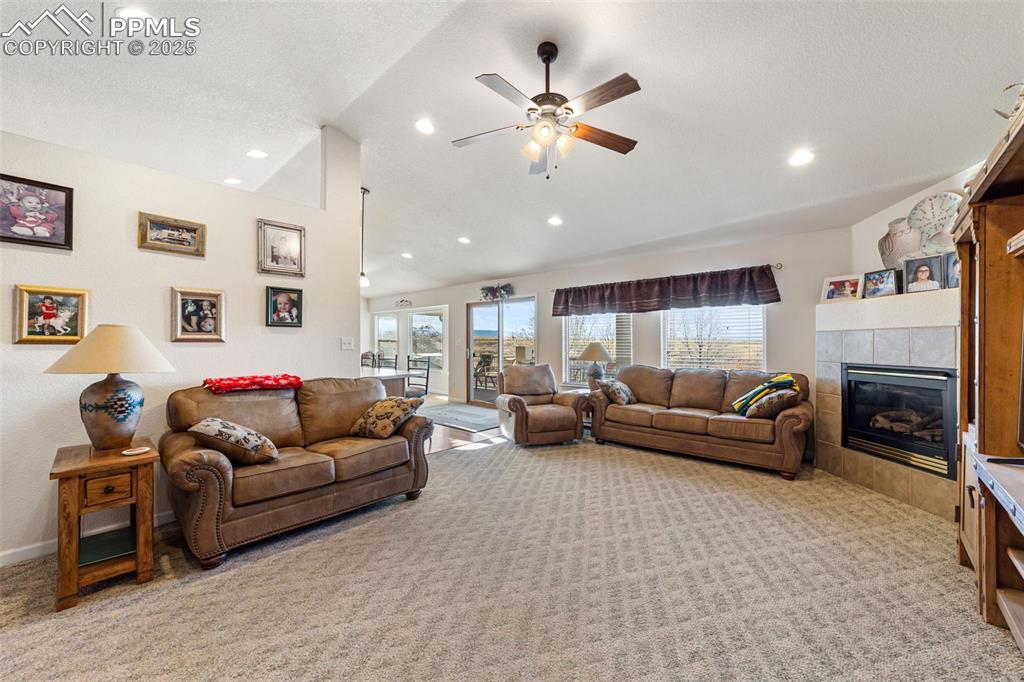 Image 18 of 50: Living Room