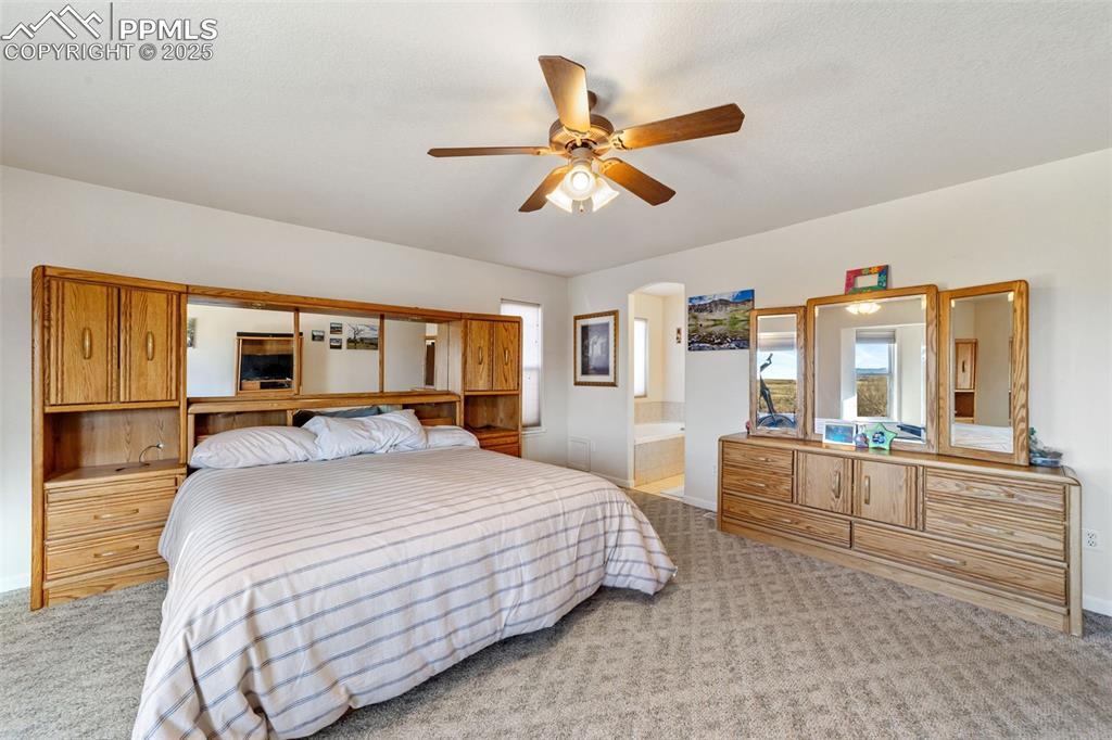 Image 21 of 50: Bedroom