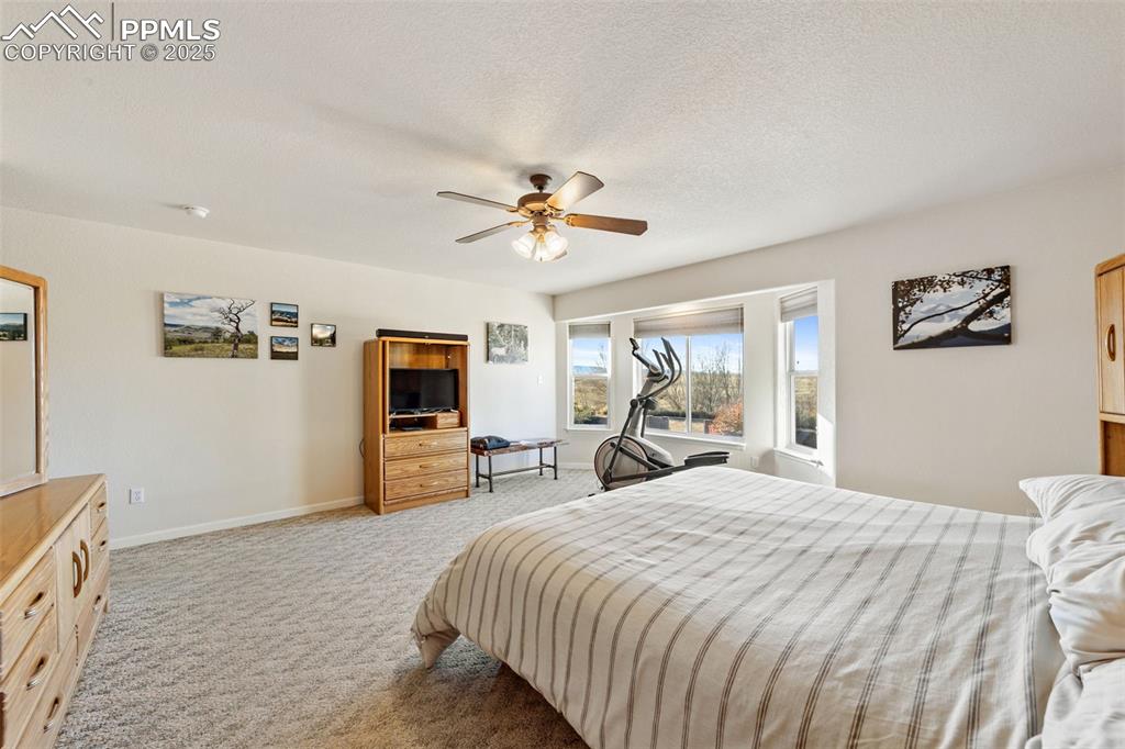 Image 22 of 50: Bedroom