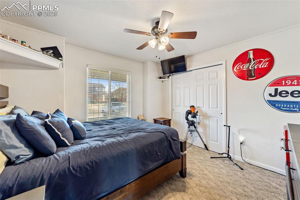 Image 26 of 50: Bedroom