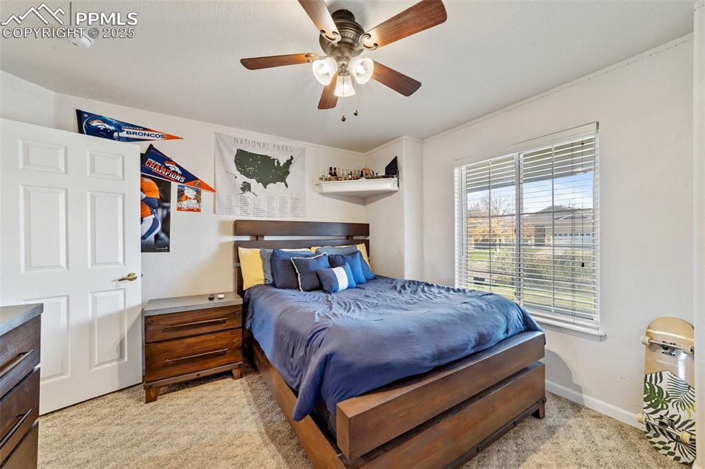 Image 27 of 50: Bedroom