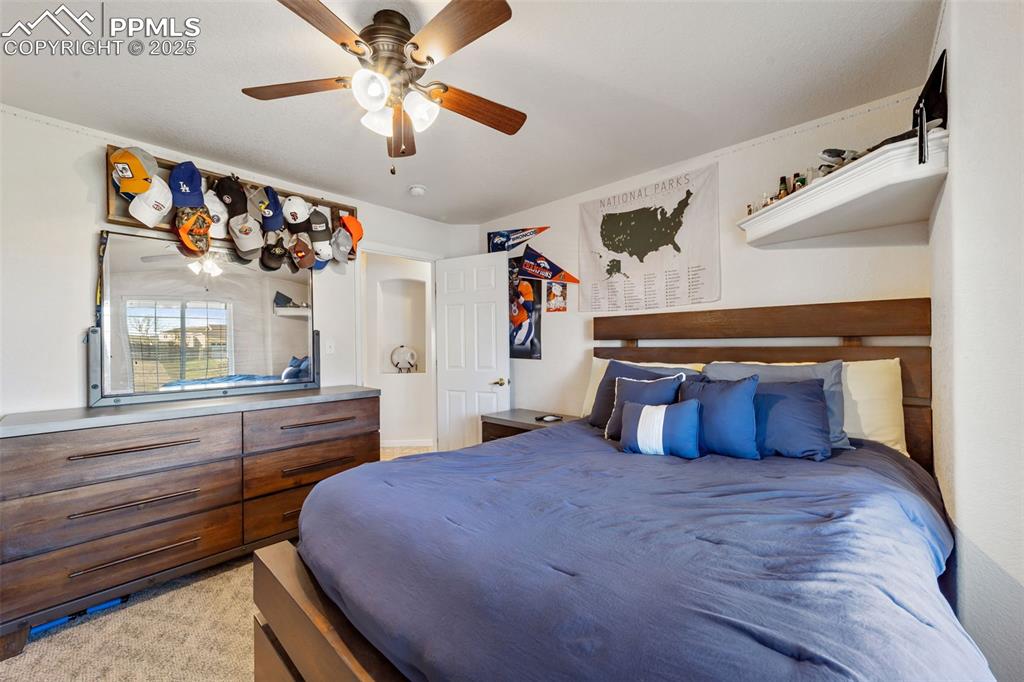 Image 28 of 50: Bedroom