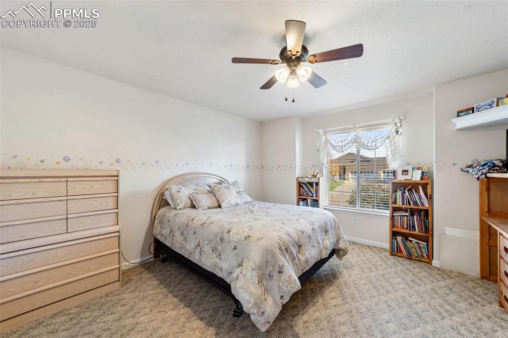 Image 29 of 50: Bedroom