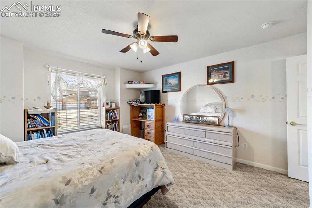 Image 31 of 50: Bedroom