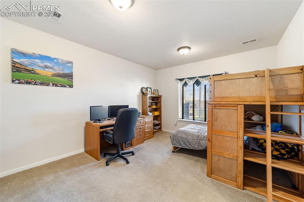 Image 42 of 50: Office