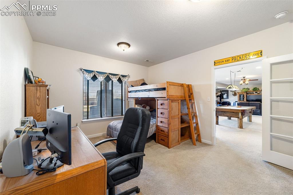 Image 44 of 50: Office