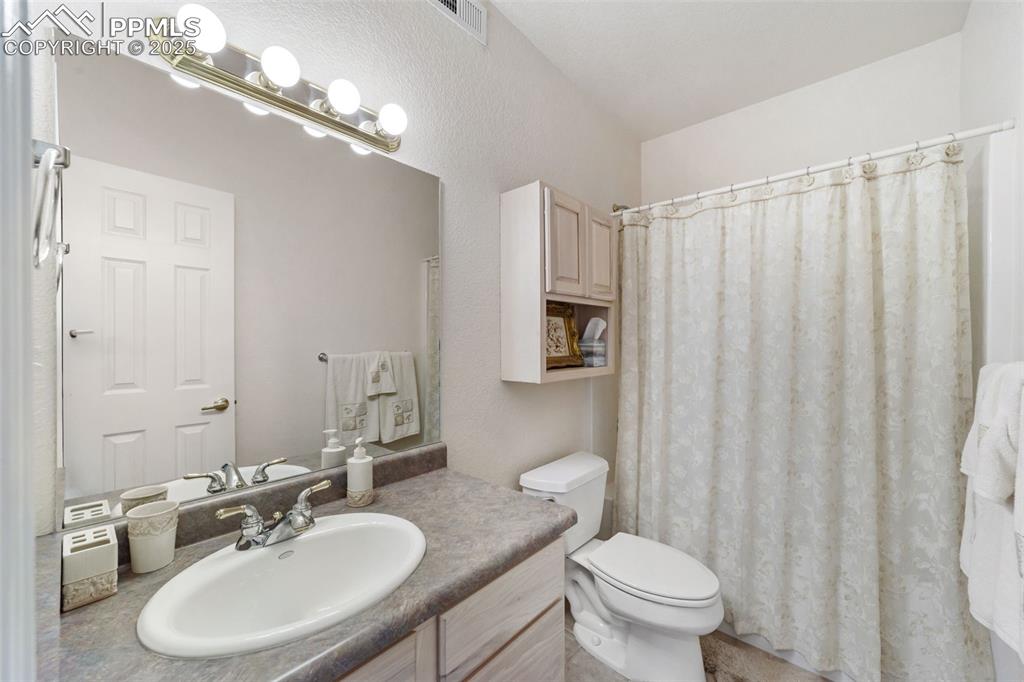 Image 45 of 50: Bathroom