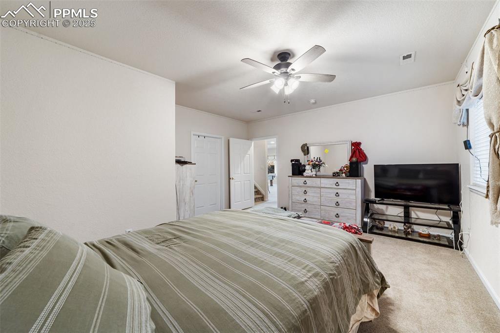 Image 48 of 50: Bedroom