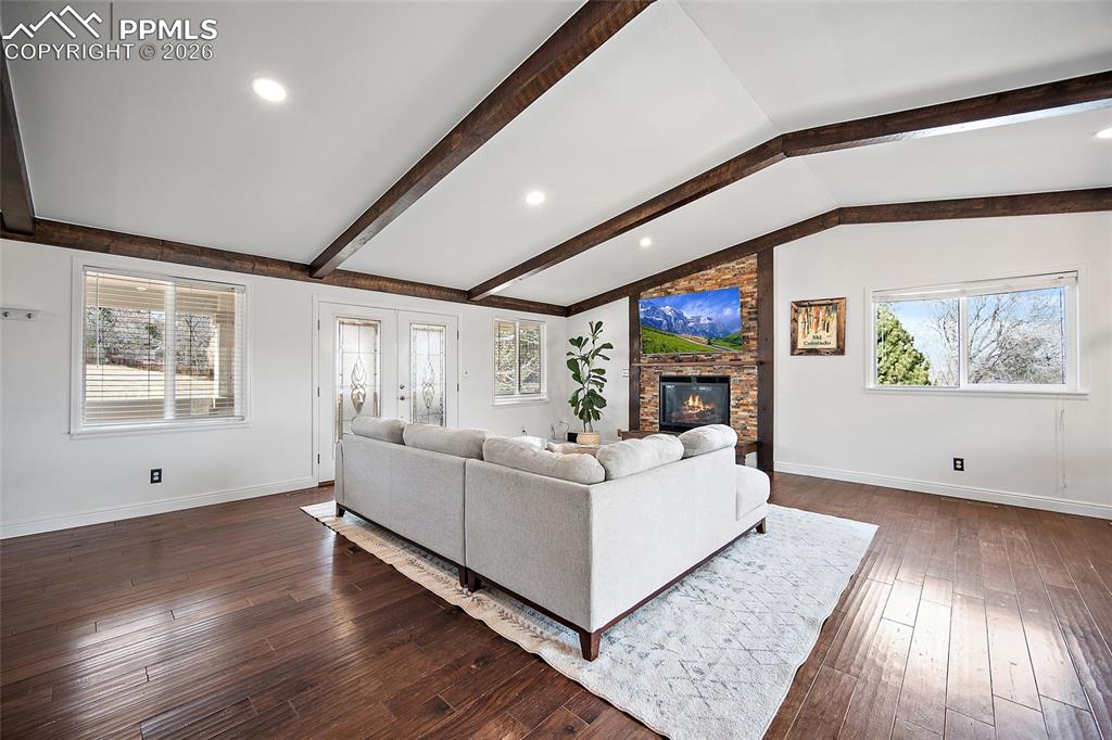 Image 12 of 50: Living Room