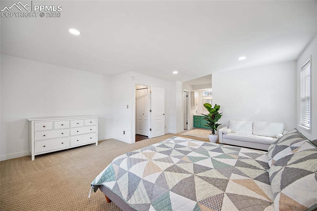 Image 24 of 50: Bedroom