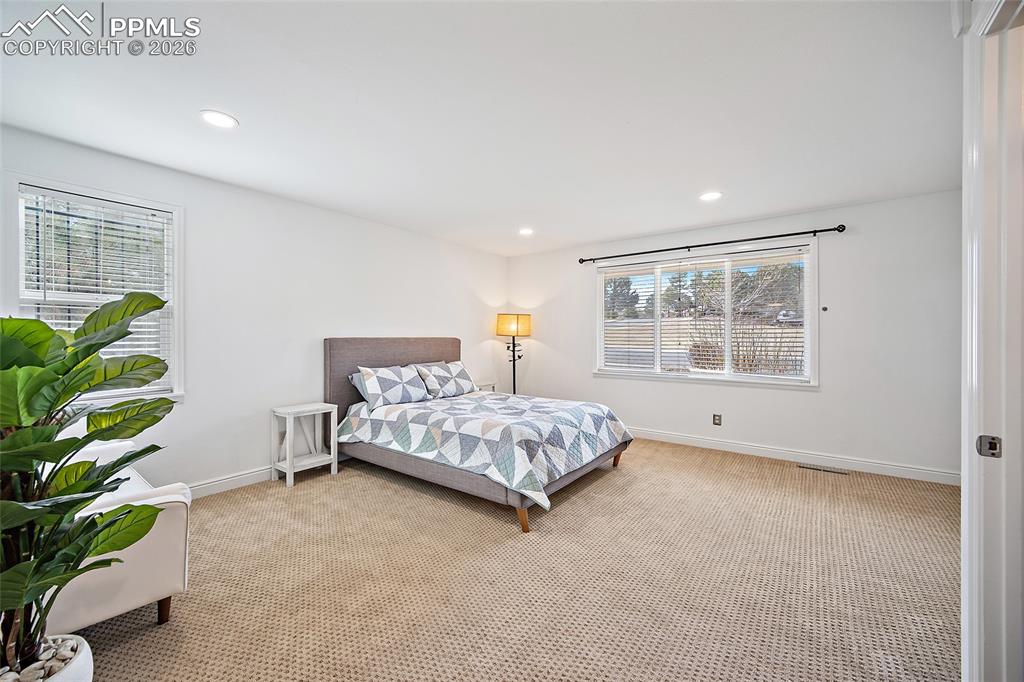 Image 25 of 50: Bedroom