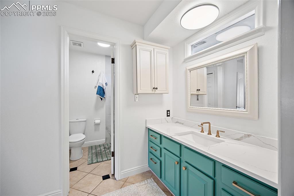 Image 27 of 50: Bathroom