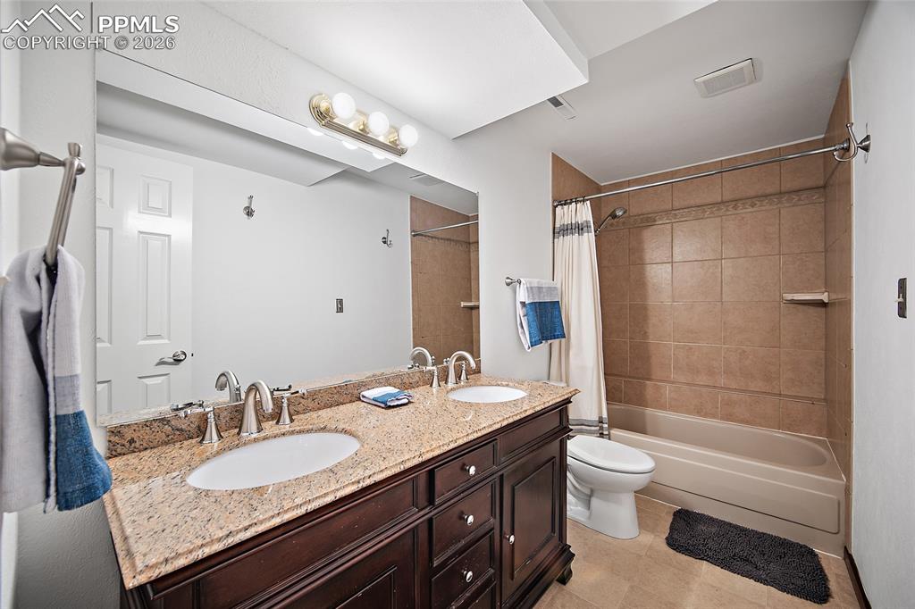 Image 34 of 50: Full Bath