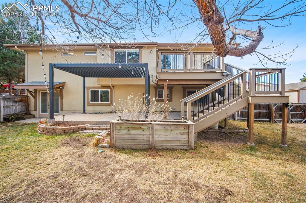 Image 40 of 50: huge lot