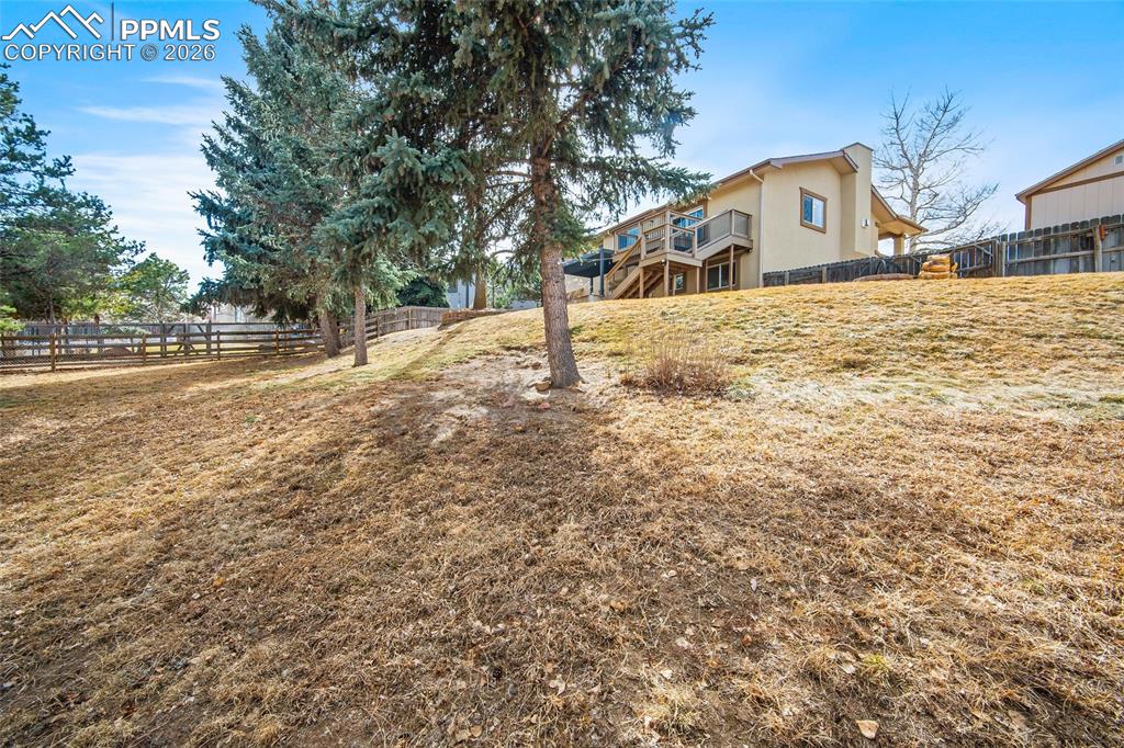 Image 43 of 50: Large lot!