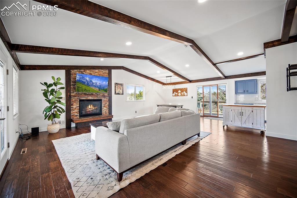 Image 8 of 50: Great room, amazing for entertaining.