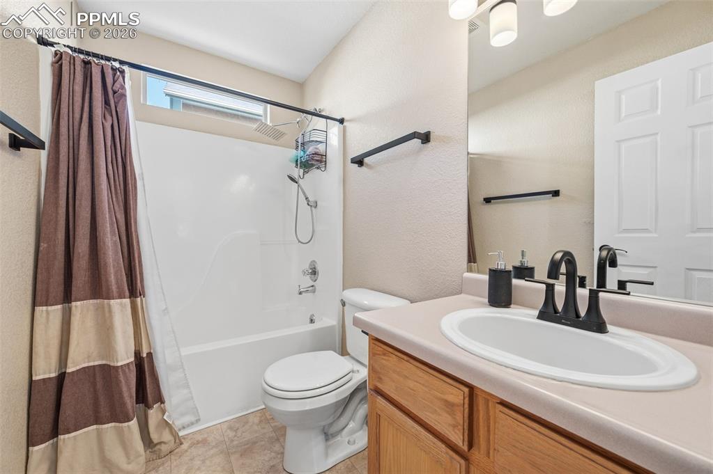 Image 23 of 36: Main level full bathroom off dining room