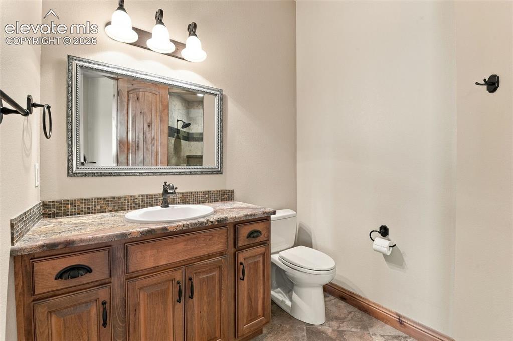 Image 18 of 50: Bathroom
