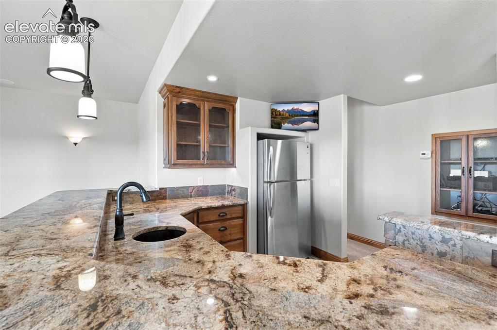 Image 21 of 50: Basement wet bar
