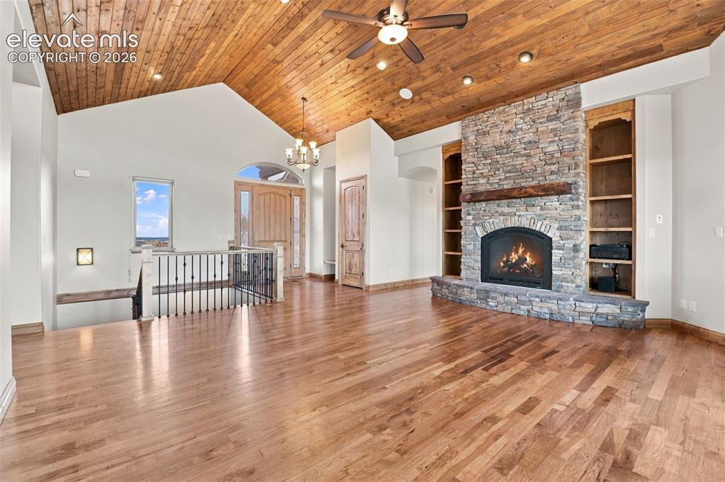 Image 6 of 50: Great Room