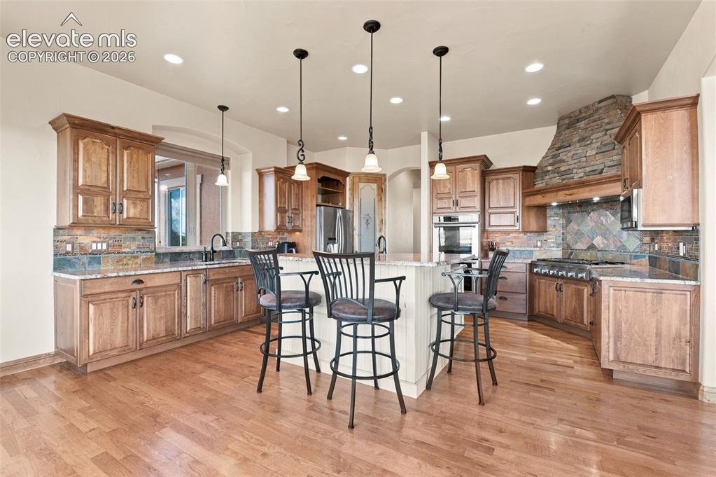 Image 9 of 50: Kitchen