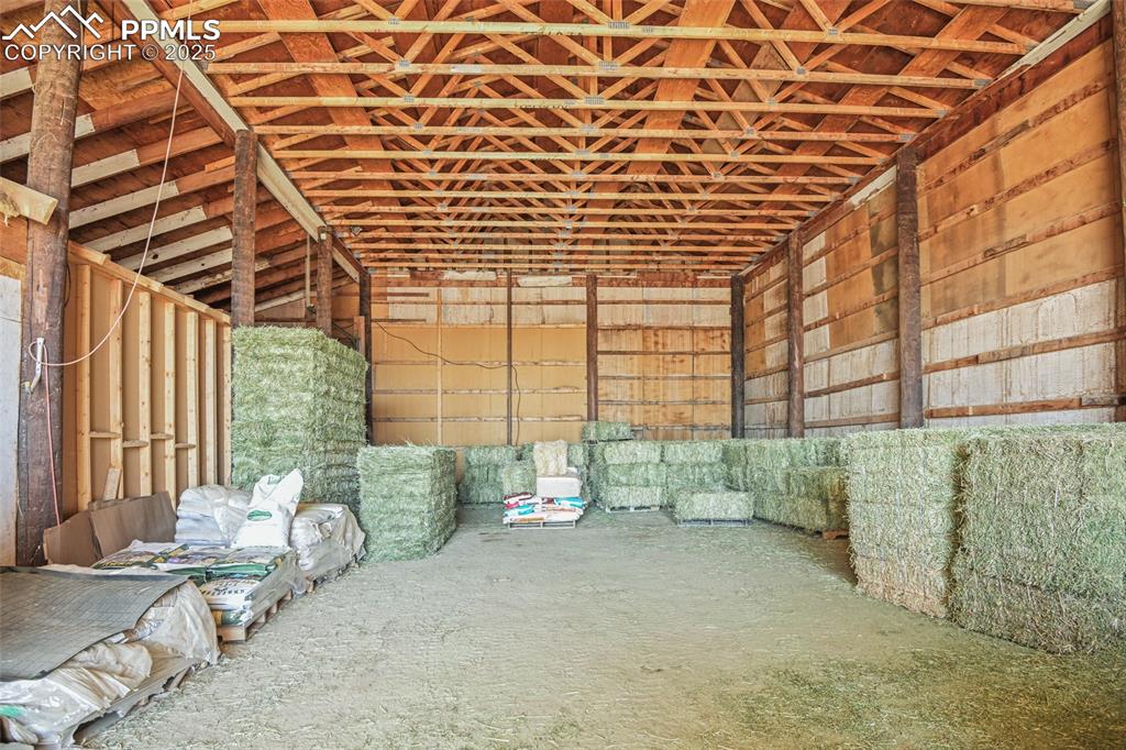 Image 8 of 32: Stable