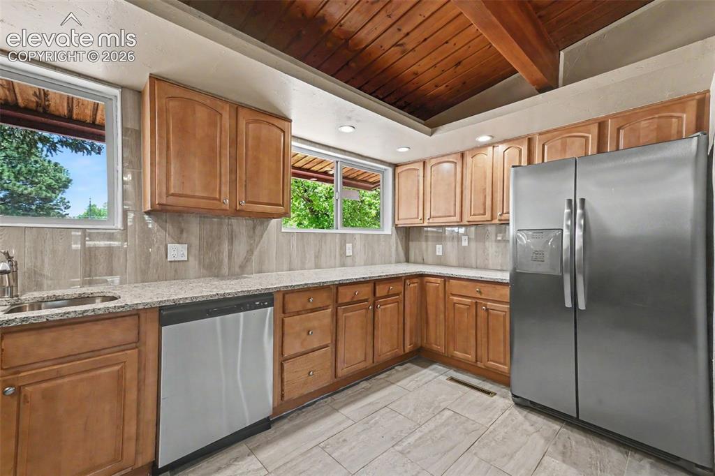 Image 11 of 31: Kitchen
