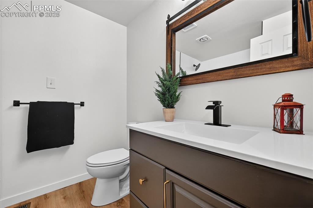 Image 24 of 48: Bathroom