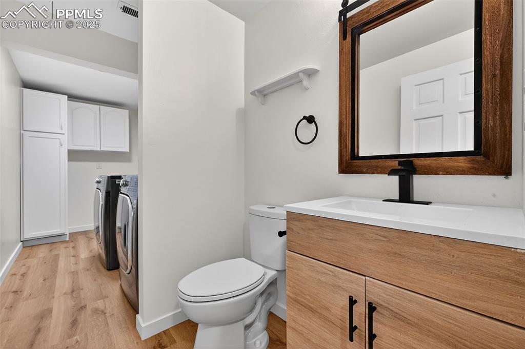 Image 27 of 48: Bathroom