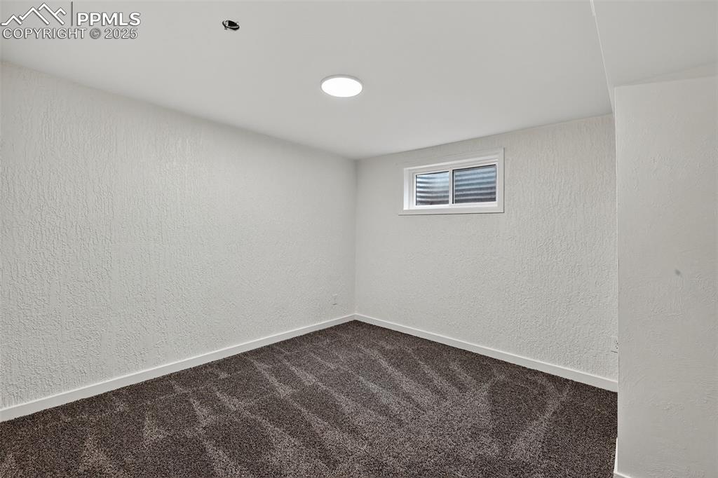 Image 31 of 48: Bedroom