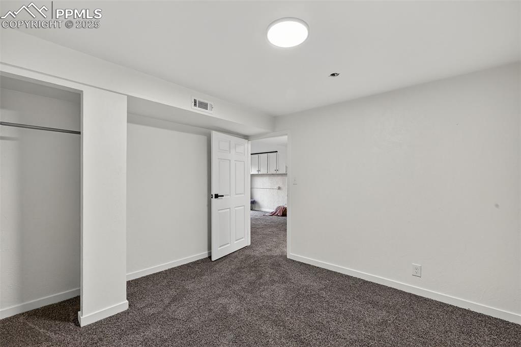 Image 32 of 48: Bedroom