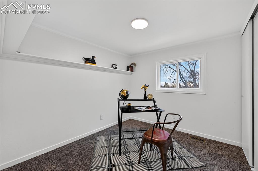 Image 33 of 48: Office