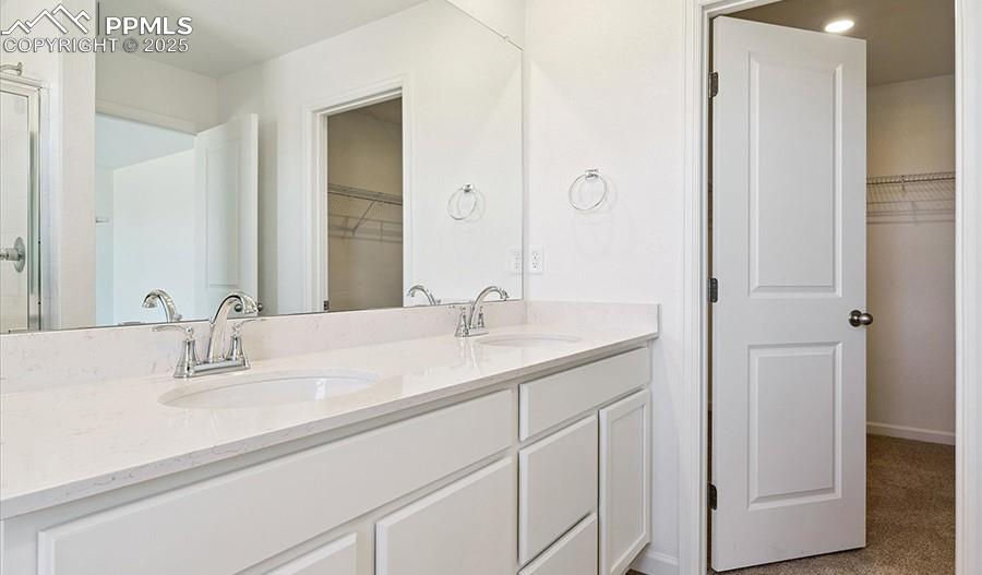 Image 14 of 18: Bathroom