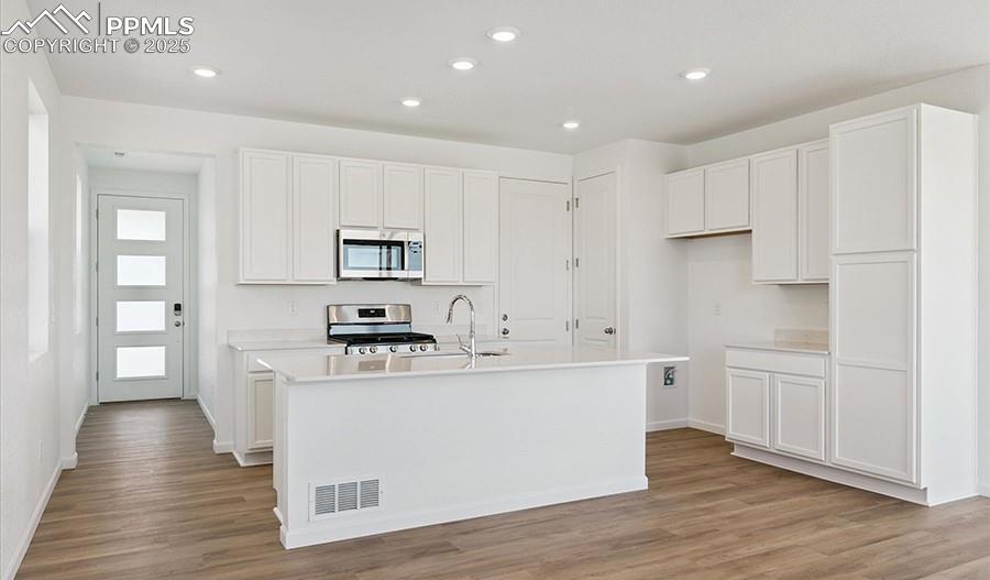 Image 2 of 18: Kitchen