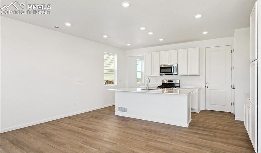 Image 6 of 18: Kitchen