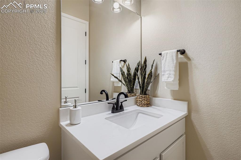 Image 11 of 27: Bathroom