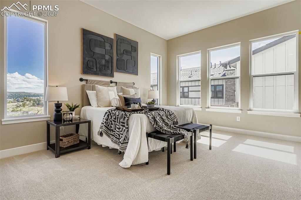 Image 12 of 27: Bedroom