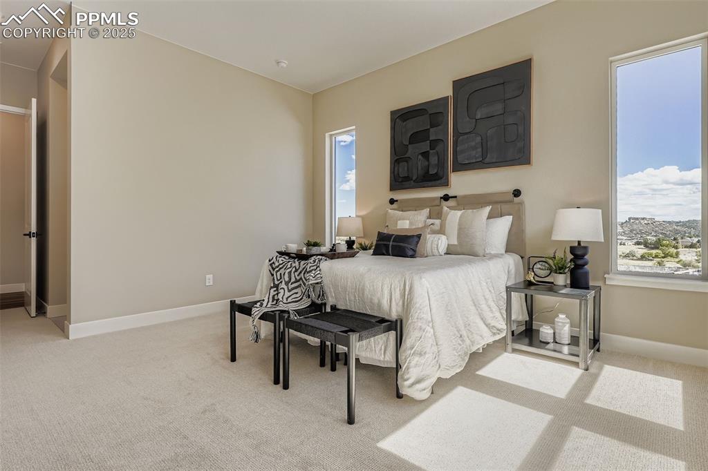 Image 13 of 27: Bedroom