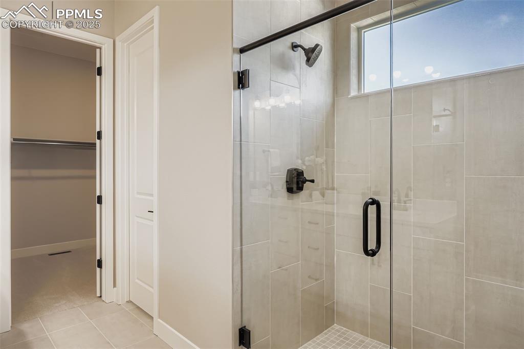 Image 16 of 27: Bathroom