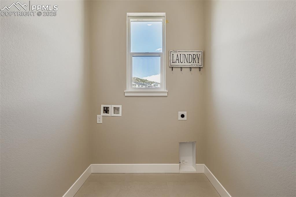 Image 23 of 27: Laundry