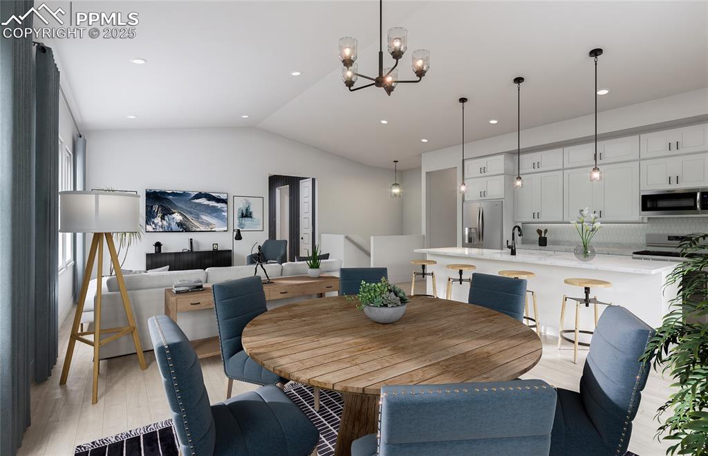 Image 4 of 10: Dining Area