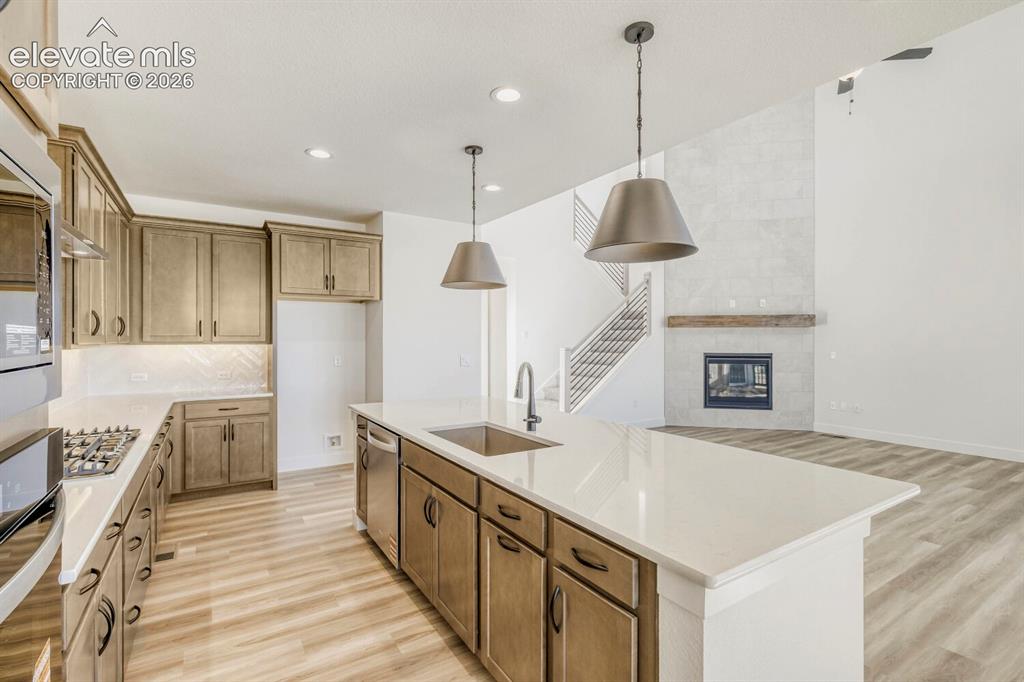 Image 10 of 27: Kitchen
