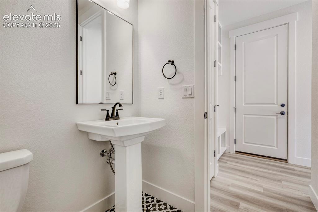 Image 12 of 27: Bathroom