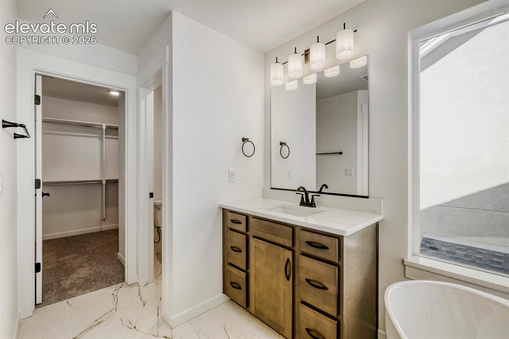 Image 16 of 27: Bathroom