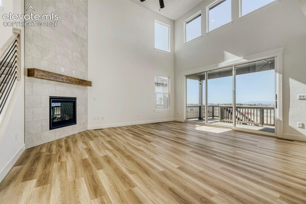 Image 6 of 27: Living Room
