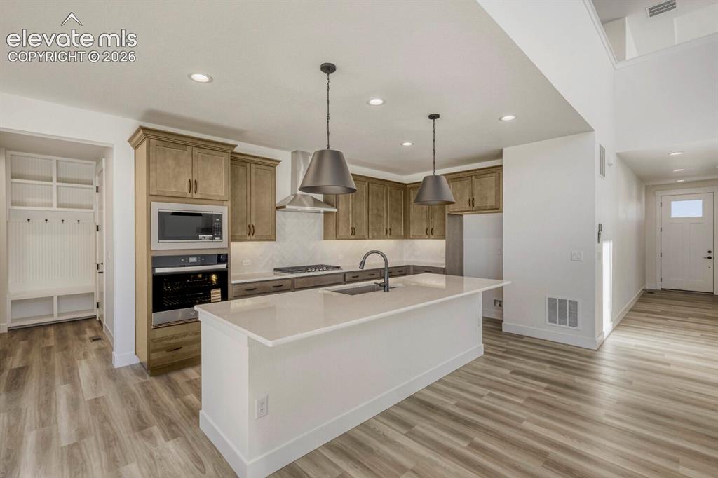 Image 8 of 27: Kitchen