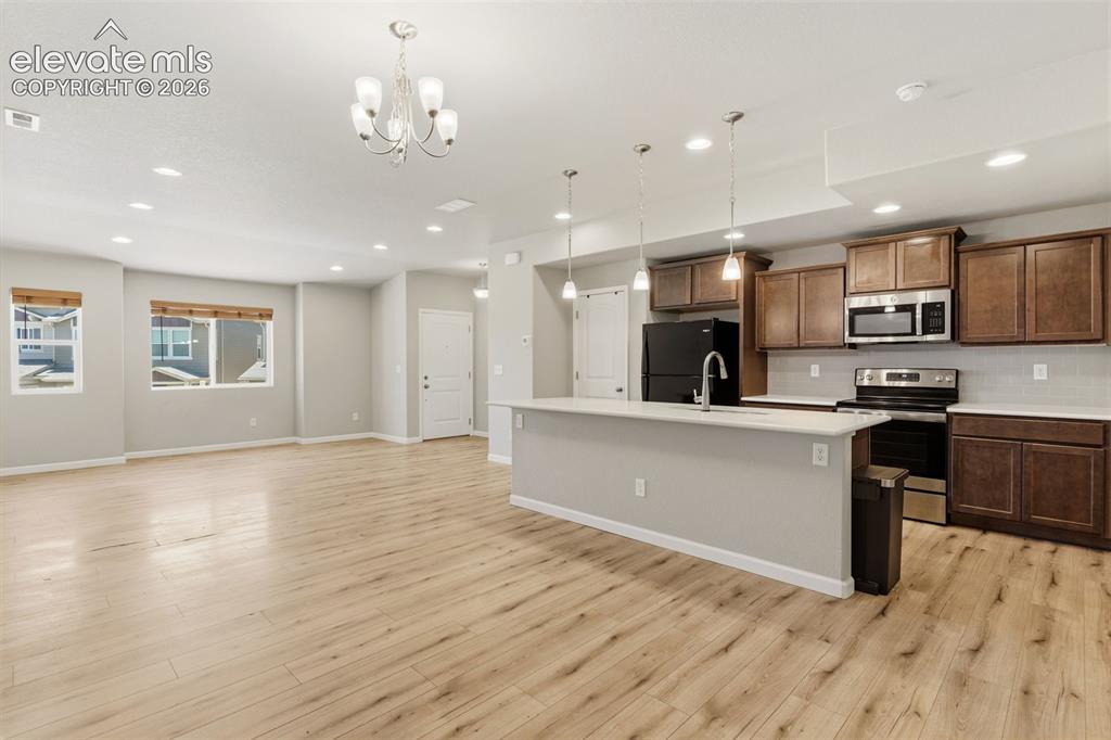 Image 11 of 33: Kitchen