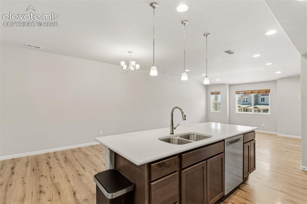 Image 16 of 33: Kitchen